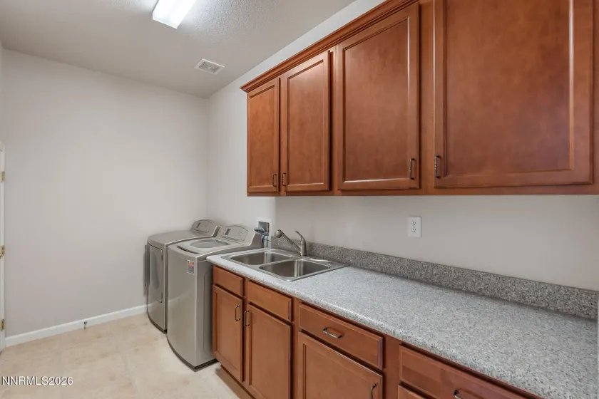 955 Demos, Reno, Nevada 89512, 4 Bedrooms Bedrooms, ,4 BathroomsBathrooms,Residential,Residential,Demos,0,260008377