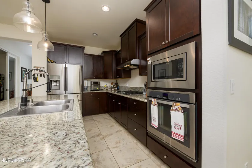 Granite Counters w/ Stainless Steel Appliances