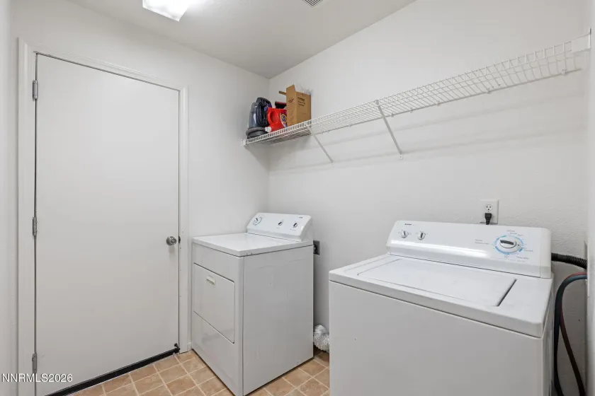 9490 Autumn Leaf, Reno, Nevada 89506, 3 Bedrooms Bedrooms, ,3 BathroomsBathrooms,Residential,Residential,Autumn Leaf,0,260008421
