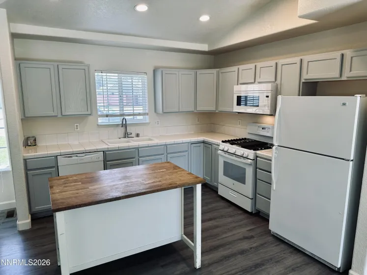 1952 Three Iron, Fernley, Nevada 89408, 3 Bedrooms Bedrooms, ,2 BathroomsBathrooms,Residential,Residential,Three Iron,0,260008427