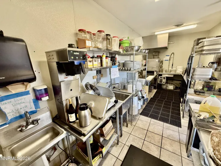 870 Broad, Battle Mountain, Nevada 89820, ,Commercial Sale,Residential,Broad,0,260008460