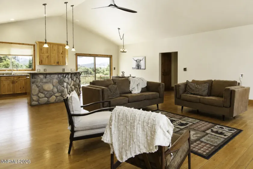 2000 Lousetown, Reno, Nevada 89521, 3 Bedrooms Bedrooms, ,2 BathroomsBathrooms,Residential,Residential,Lousetown,0,260008463