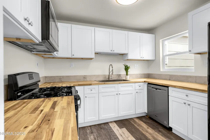 439 L, Sparks, Nevada 89431, 3 Bedrooms Bedrooms, ,2 BathroomsBathrooms,Residential,Residential,L,0,260008491