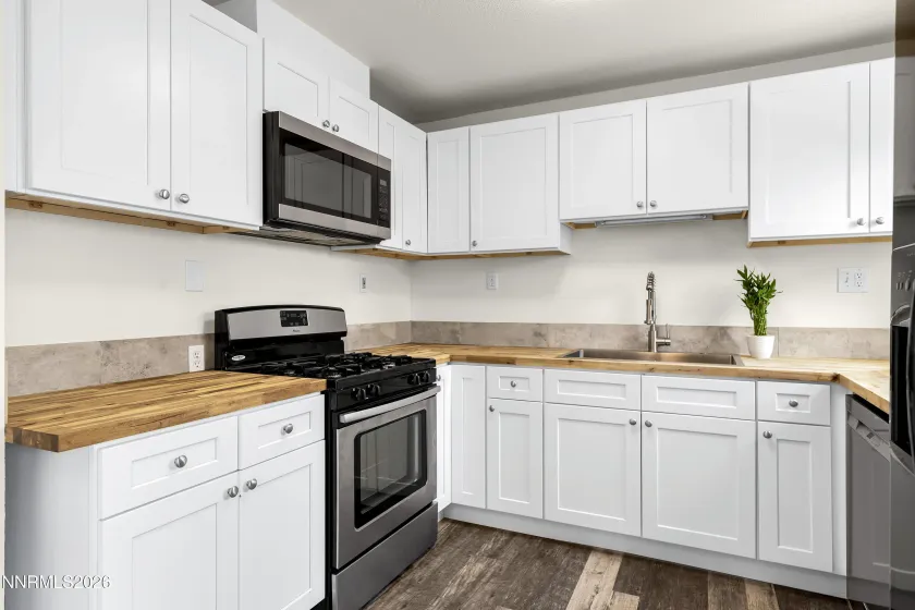 439 L, Sparks, Nevada 89431, 3 Bedrooms Bedrooms, ,2 BathroomsBathrooms,Residential,Residential,L,0,260008491