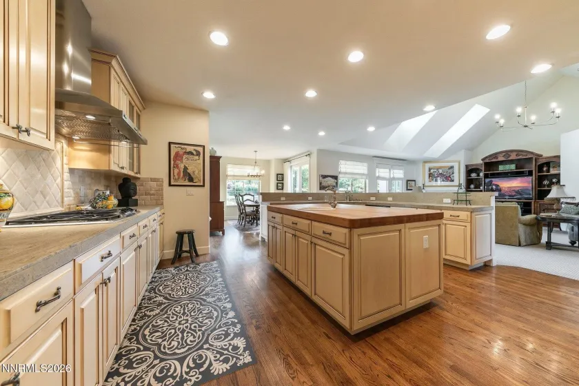 150 Juniper Hill, Reno, Nevada 89519, 7 Bedrooms Bedrooms, ,5 BathroomsBathrooms,Residential,Residential,Juniper Hill,0,260008525