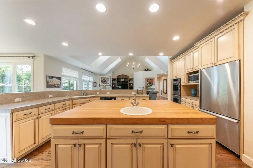 150 Juniper Hill, Reno, Nevada 89519, 7 Bedrooms Bedrooms, ,5 BathroomsBathrooms,Residential,Residential,Juniper Hill,0,260008525