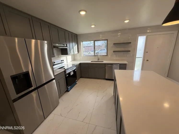 497 Smithridge, Reno, Nevada 89502, 2 Bedrooms Bedrooms, ,2 BathroomsBathrooms,Residential,Residential,Smithridge,0,260008532