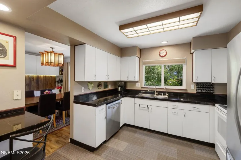 2255 Parkway, Reno, Nevada 89502, 5 Bedrooms Bedrooms, ,3 BathroomsBathrooms,Residential,Residential,Parkway,0,260008540