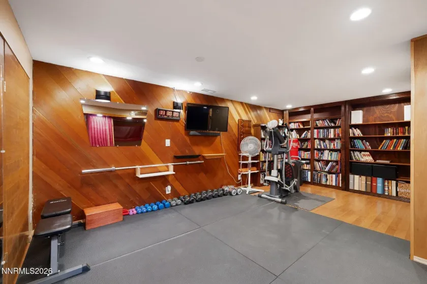 2255 Parkway, Reno, Nevada 89502, 5 Bedrooms Bedrooms, ,3 BathroomsBathrooms,Residential,Residential,Parkway,0,260008540