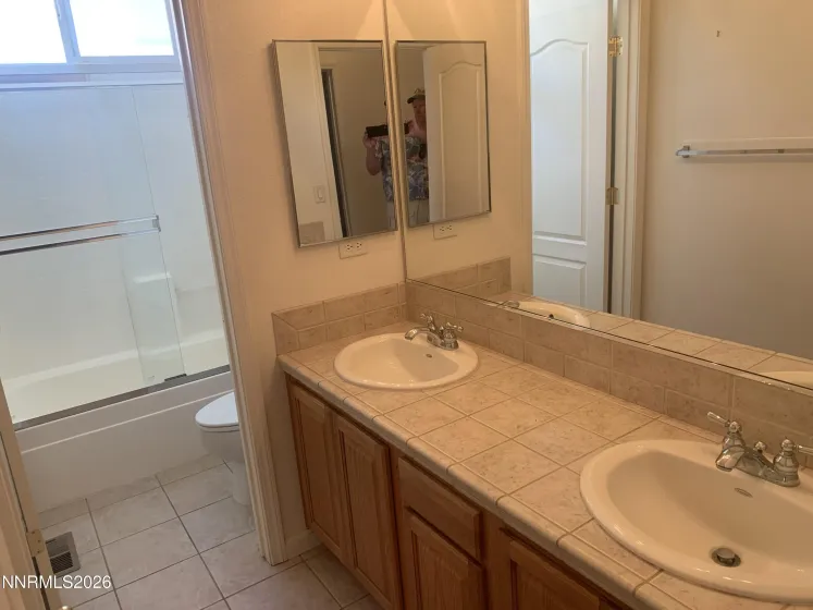 3230 Piazzo, Reno, Nevada 89502, 4 Bedrooms Bedrooms, ,3 BathroomsBathrooms,Residential,Residential,Piazzo,0,260008538
