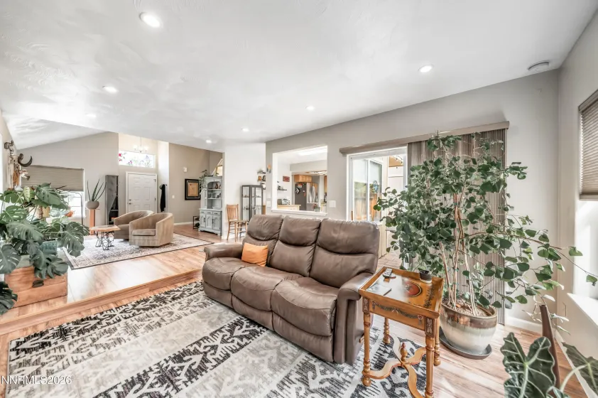 2736 Caballo, Reno, Nevada 89502, 3 Bedrooms Bedrooms, ,3 BathroomsBathrooms,Residential,Residential,Caballo,0,260008584