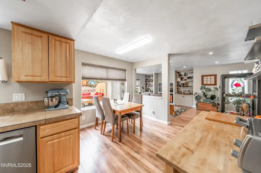 2736 Caballo, Reno, Nevada 89502, 3 Bedrooms Bedrooms, ,3 BathroomsBathrooms,Residential,Residential,Caballo,0,260008584
