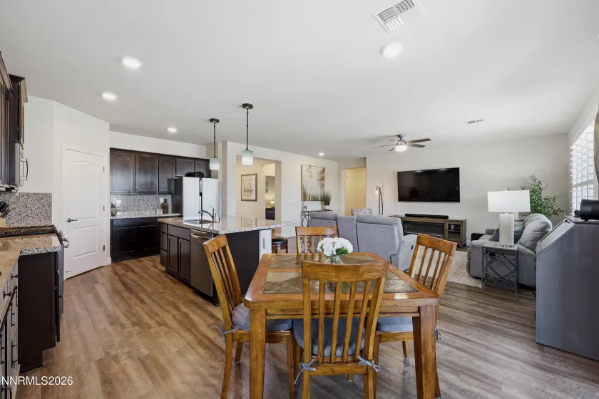 1182 Spruce Meadows, Sparks, Nevada 89441, 3 Bedrooms Bedrooms, ,2 BathroomsBathrooms,Residential,Residential,Spruce Meadows,0,260008597