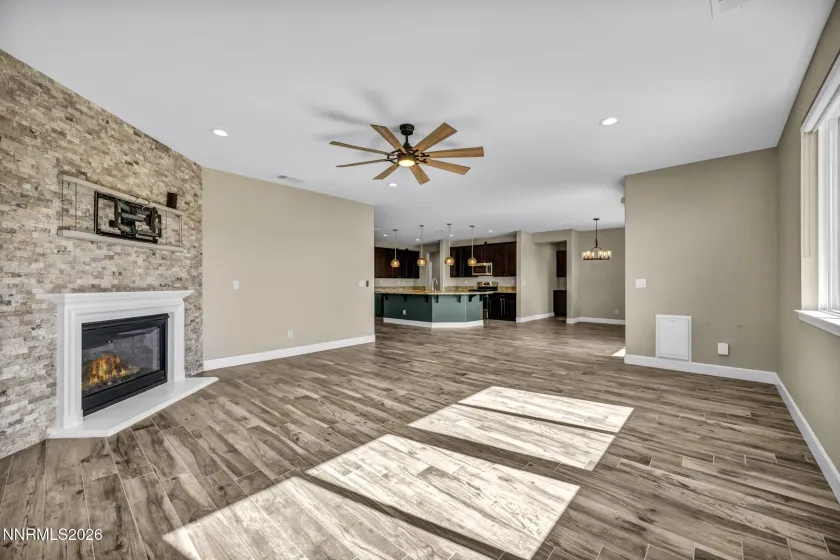 812 Spooner, Sparks, Nevada 89441, 4 Bedrooms Bedrooms, ,3 BathroomsBathrooms,Residential,Residential,Spooner,0,260008630