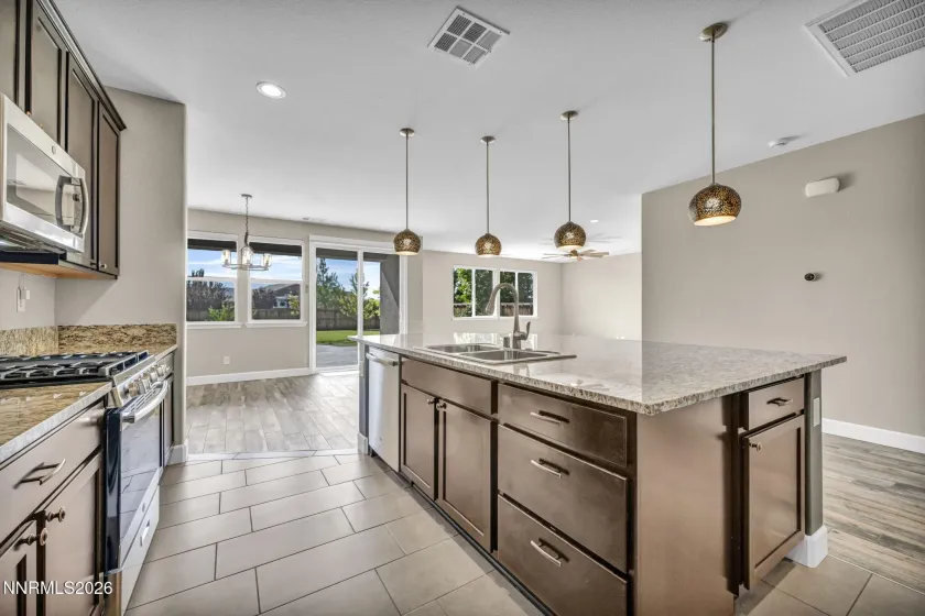 812 Spooner, Sparks, Nevada 89441, 4 Bedrooms Bedrooms, ,3 BathroomsBathrooms,Residential,Residential,Spooner,0,260008630