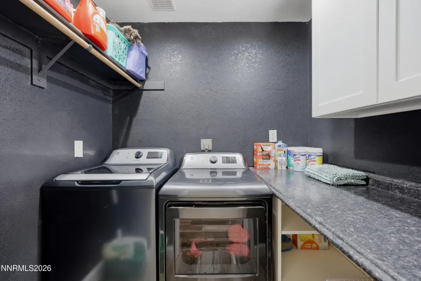 185 Leo, Sparks, Nevada 89441, 3 Bedrooms Bedrooms, ,2 BathroomsBathrooms,Residential,Residential,Leo,0,260008642