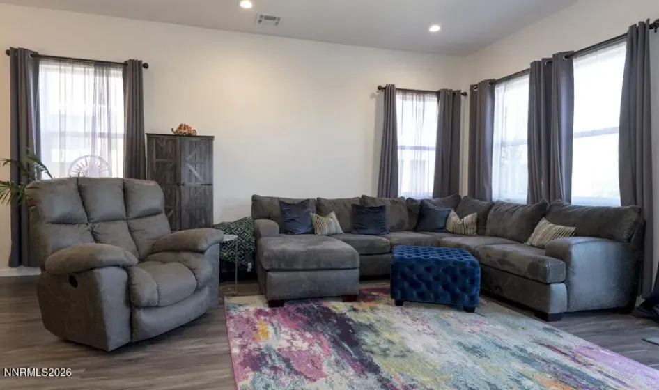 7885 Navasota, Sparks, Nevada 89436, 3 Bedrooms Bedrooms, ,2 BathroomsBathrooms,Residential,Residential,Navasota,0,260008644
