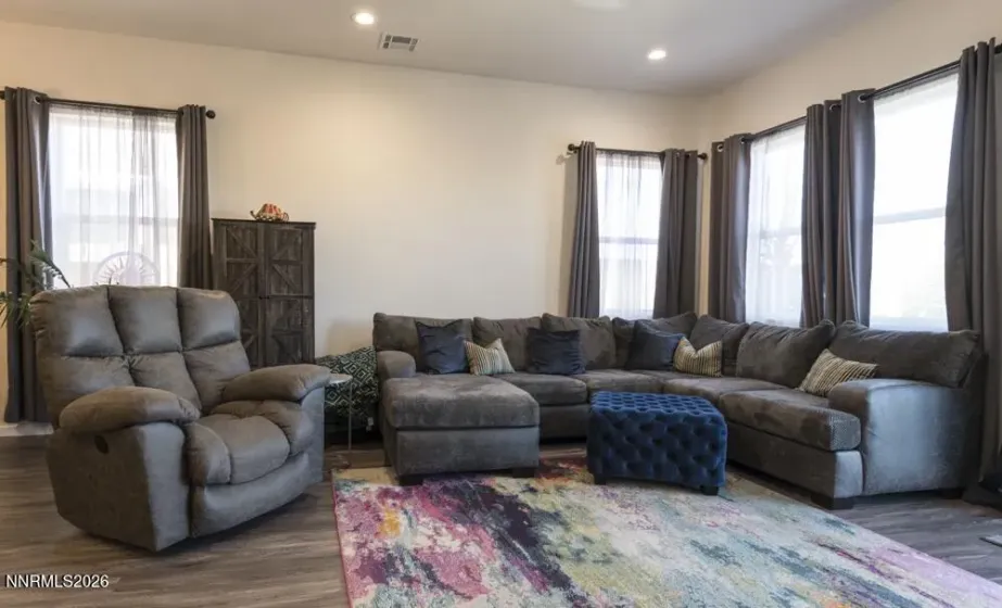 7885 Navasota, Sparks, Nevada 89436, 3 Bedrooms Bedrooms, ,2 BathroomsBathrooms,Residential,Residential,Navasota,0,260008644