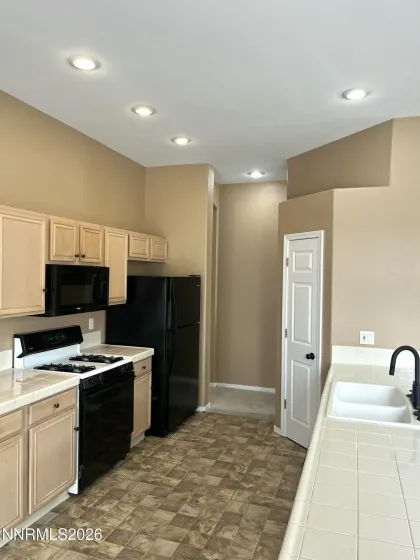 7874 Tormes, Sparks, Nevada 89436, 3 Bedrooms Bedrooms, ,2 BathroomsBathrooms,Residential,Residential,Tormes,0,260001832