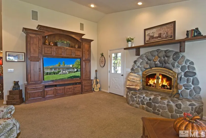 400 California, Markleeville, California 96120, 3 Bedrooms Bedrooms, ,4 BathroomsBathrooms,Residential,Residential,California,0,260008662