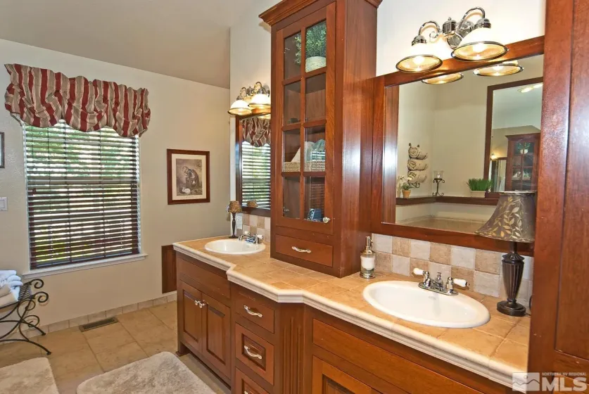 400 California, Markleeville, California 96120, 3 Bedrooms Bedrooms, ,4 BathroomsBathrooms,Residential,Residential,California,0,260008662