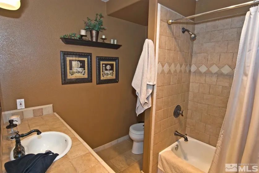 400 California, Markleeville, California 96120, 3 Bedrooms Bedrooms, ,4 BathroomsBathrooms,Residential,Residential,California,0,260008662
