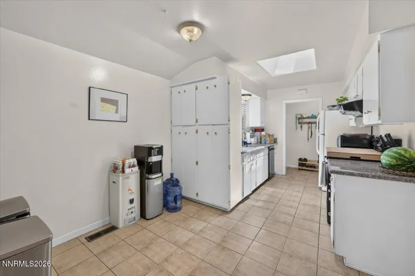 1090 Kings, Reno, Nevada 89503, 4 Bedrooms Bedrooms, ,3 BathroomsBathrooms,Residential,Residential,Kings,0,260008682