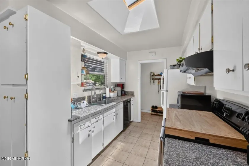 1090 Kings, Reno, Nevada 89503, 4 Bedrooms Bedrooms, ,3 BathroomsBathrooms,Residential,Residential,Kings,0,260008682