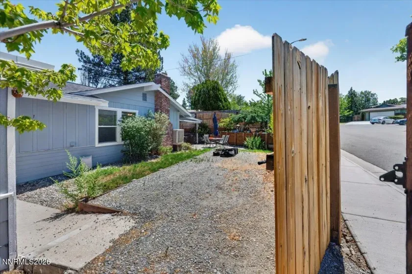 1090 Kings, Reno, Nevada 89503, 4 Bedrooms Bedrooms, ,3 BathroomsBathrooms,Residential,Residential,Kings,0,260008682