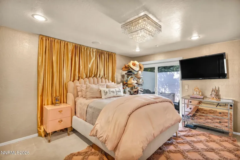 Main house - guest bedroom