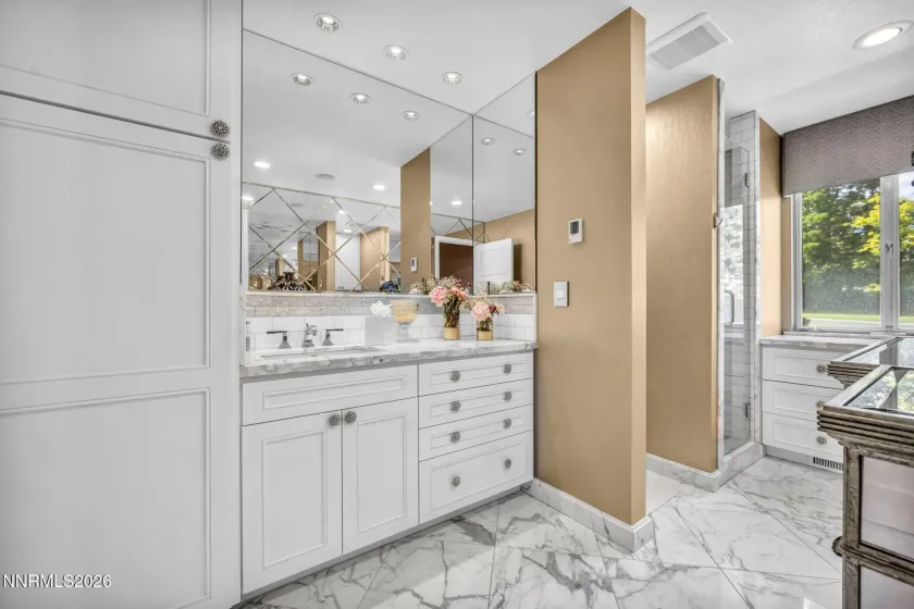 Main house - guest bath
