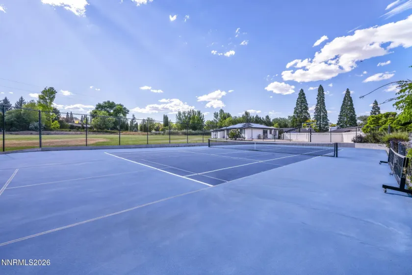 Tennis/pickleball court
