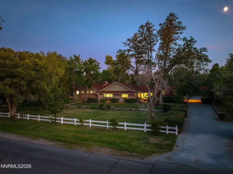 1400 Meadowview, Reno, Nevada 89509, 4 Bedrooms Bedrooms, ,4 BathroomsBathrooms,Residential,Residential,Meadowview,0,260006851