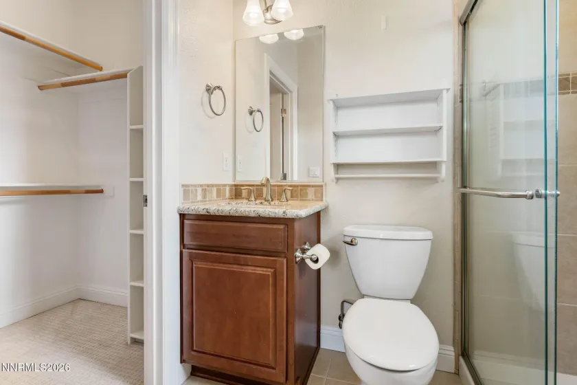 Guest room ensuite