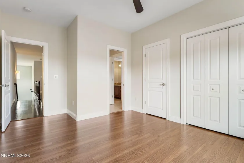 Guest room with Jack-n-Jill bathroom