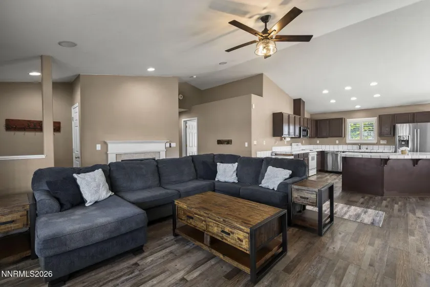 1407 Talking Sparrow, Sparks, Nevada 89441, 3 Bedrooms Bedrooms, ,2 BathroomsBathrooms,Residential,Residential,Talking Sparrow,0,260008738