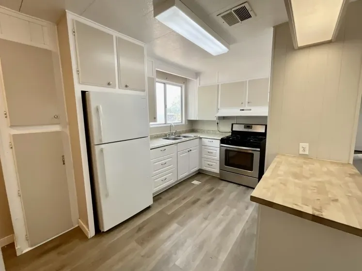 127 Aurora Avenue, Reno, Nevada 89506, 2 Bedrooms Bedrooms, 12 Rooms Rooms,2 BathroomsBathrooms,Manufactured,Residential,Aurora,0,260008817