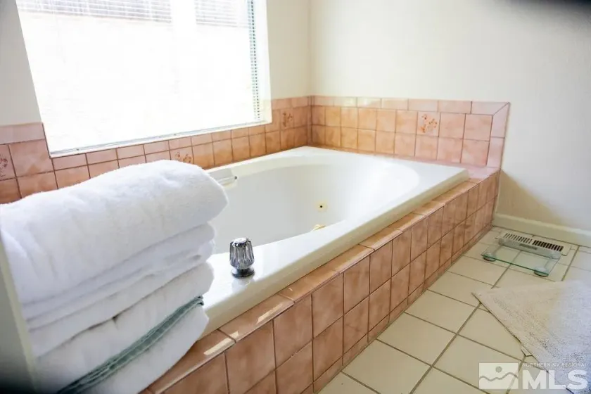 2285 Hedgewood, Reno, Nevada 89509, 3 Bedrooms Bedrooms, ,3 BathroomsBathrooms,Residential,Residential,Hedgewood,0,260008846