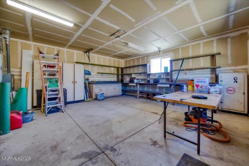 Garage/Workshop