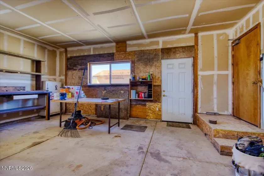 Garage/Workshop