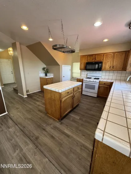 998 Edgecliff, Reno, Nevada 89523, 3 Bedrooms Bedrooms, ,3 BathroomsBathrooms,Residential,Residential,Edgecliff,0,260008895