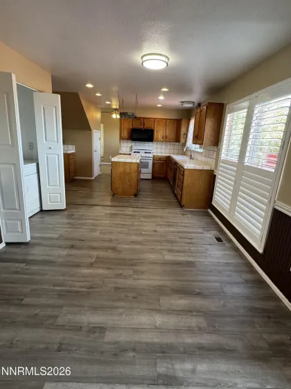 998 Edgecliff, Reno, Nevada 89523, 3 Bedrooms Bedrooms, ,3 BathroomsBathrooms,Residential,Residential,Edgecliff,0,260008895