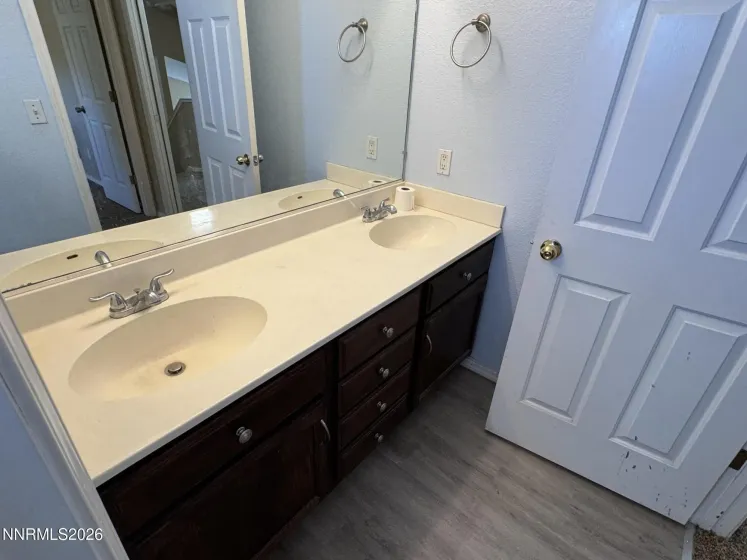 998 Edgecliff, Reno, Nevada 89523, 3 Bedrooms Bedrooms, ,3 BathroomsBathrooms,Residential,Residential,Edgecliff,0,260008895