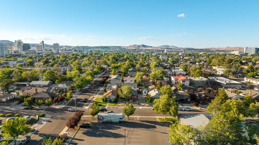 315 Crampton, Reno, Nevada 89502, 7 Bedrooms Bedrooms, ,6 BathroomsBathrooms,Residential Income,Residential,Crampton,0,260008898