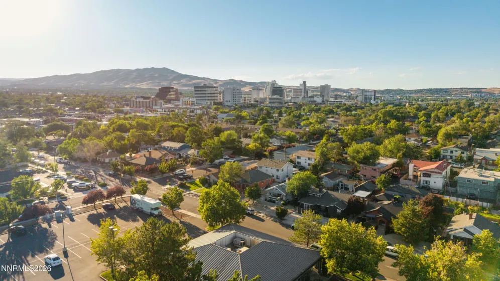 315 Crampton, Reno, Nevada 89502, 7 Bedrooms Bedrooms, ,6 BathroomsBathrooms,Residential Income,Residential,Crampton,0,260008898