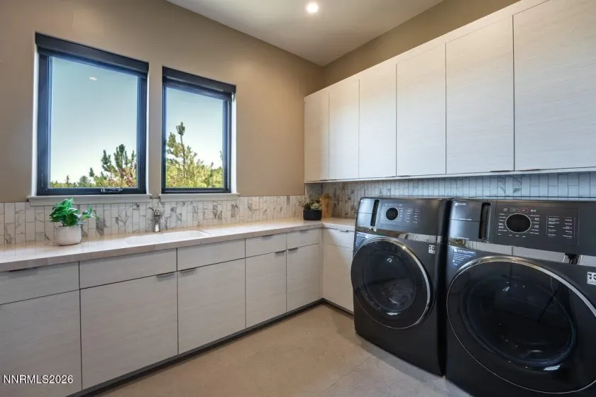 518 Socorro, Reno, Nevada 89511, 5 Bedrooms Bedrooms, ,6 BathroomsBathrooms,Residential,Residential,Socorro,0,260008908