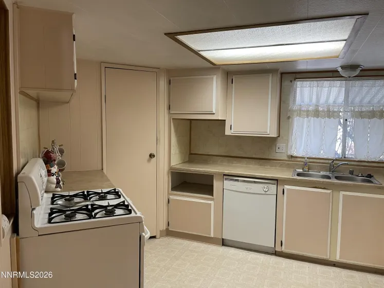 1236 Kingslane, Gardnerville, Nevada 89410, 2 Bedrooms Bedrooms, ,2 BathroomsBathrooms,Residential,Residential,Kingslane,0,260008913