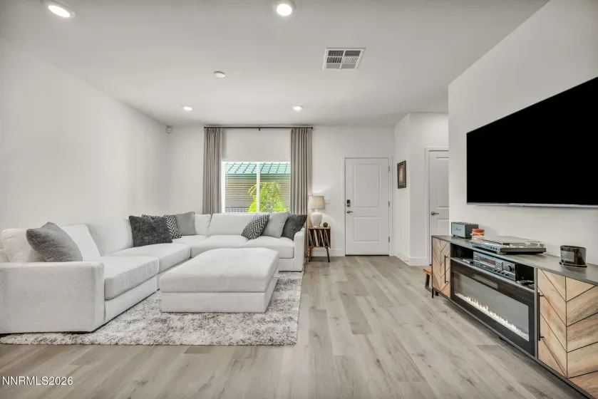 5882 Grand Row, Reno, Nevada 89523, 3 Bedrooms Bedrooms, ,3 BathroomsBathrooms,Residential,Residential,Grand Row,0,260008926