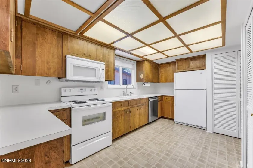 176 Lake Glen Dr, Carson City, Nevada 89703, 2 Bedrooms Bedrooms, ,2 BathroomsBathrooms,Residential,Residential,Lake Glen Dr,0,260008943