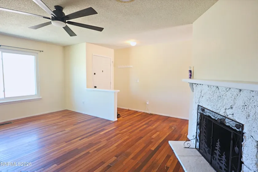 194 6th, Fernley, Nevada 89408, 3 Bedrooms Bedrooms, ,2 BathroomsBathrooms,Residential,Residential,6th,0,260008931